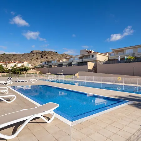 Little - Private Pool Apartment