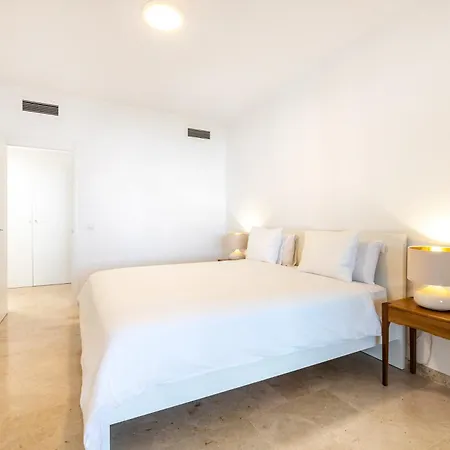 Little - Private Pool Apartment