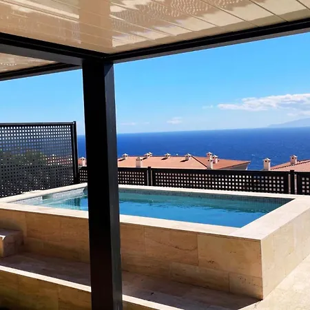Little - Private Pool Apartment